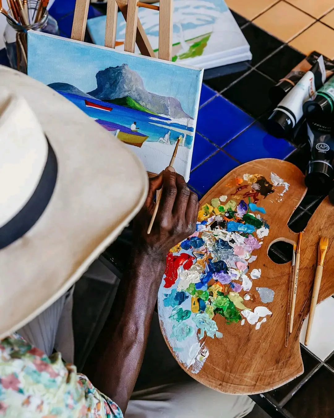 Painting workshop inspired by Mauritius with a local artist.