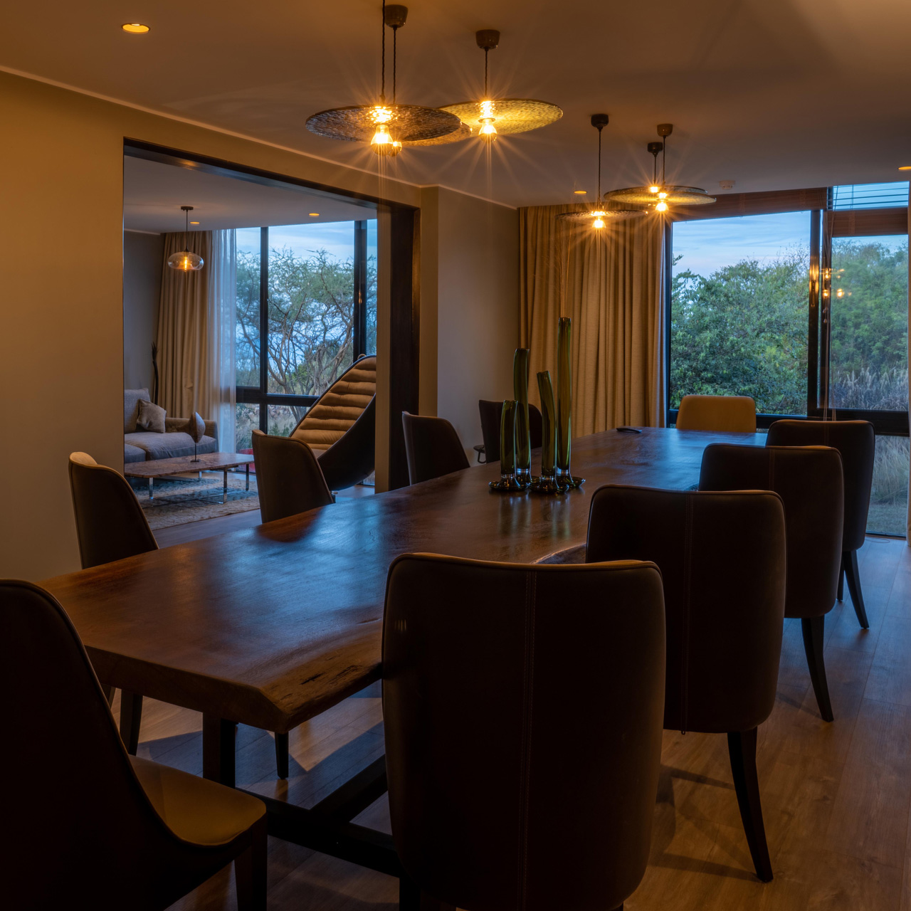 Indoor & outdoor dining