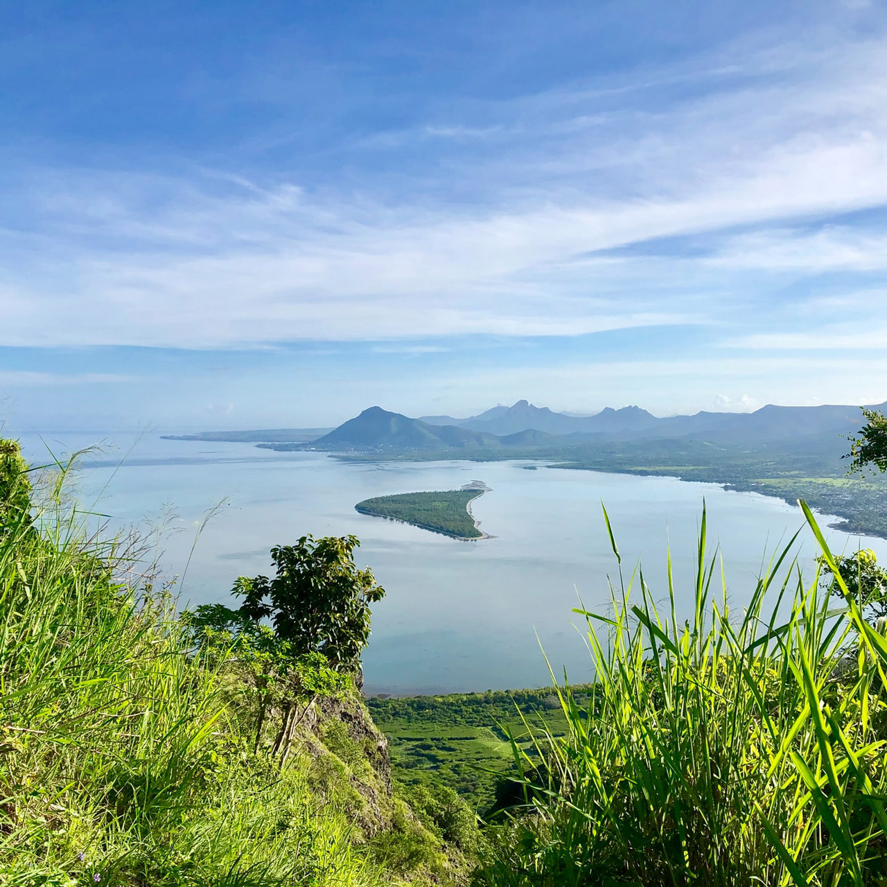 Panoramic view of Île aux Bénitiers.