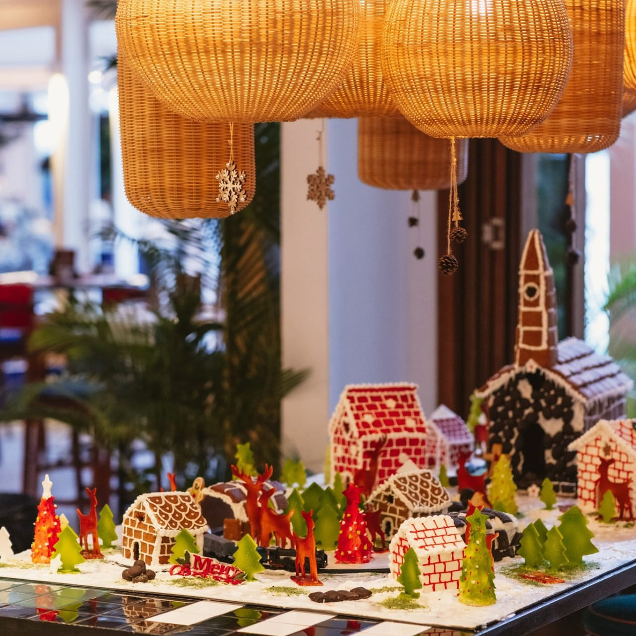 Village en pain d’épices et décorations de Noël à SALT of Palmar.