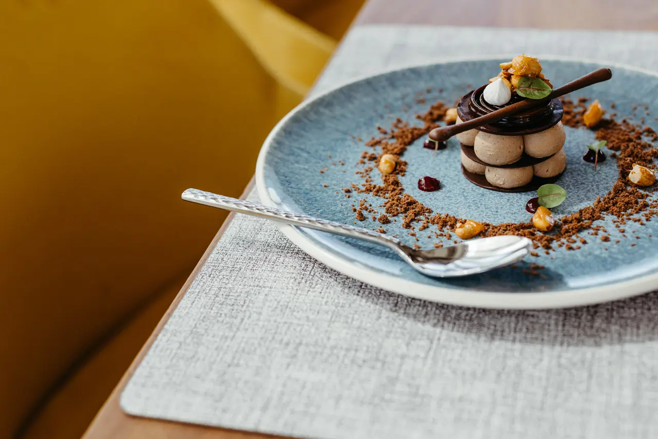 Mousse au chocolat avec garniture croustillante.